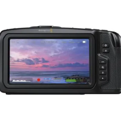 Outlet Blackmagic Design Pocket Cinema Camera 4K - CINECAMPOCHDMFT4K with Panasonic Lumix G X Vario 12-35mm Lens - H-HSA12035 and Essential Bundle
