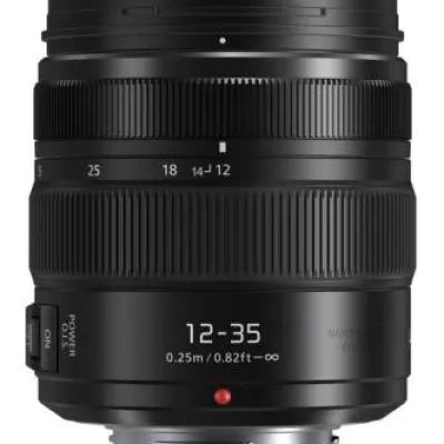 Outlet Blackmagic Design Pocket Cinema Camera 4K - CINECAMPOCHDMFT4K with Panasonic Lumix G X Vario 12-35mm Lens - H-HSA12035 and Essential Bundle